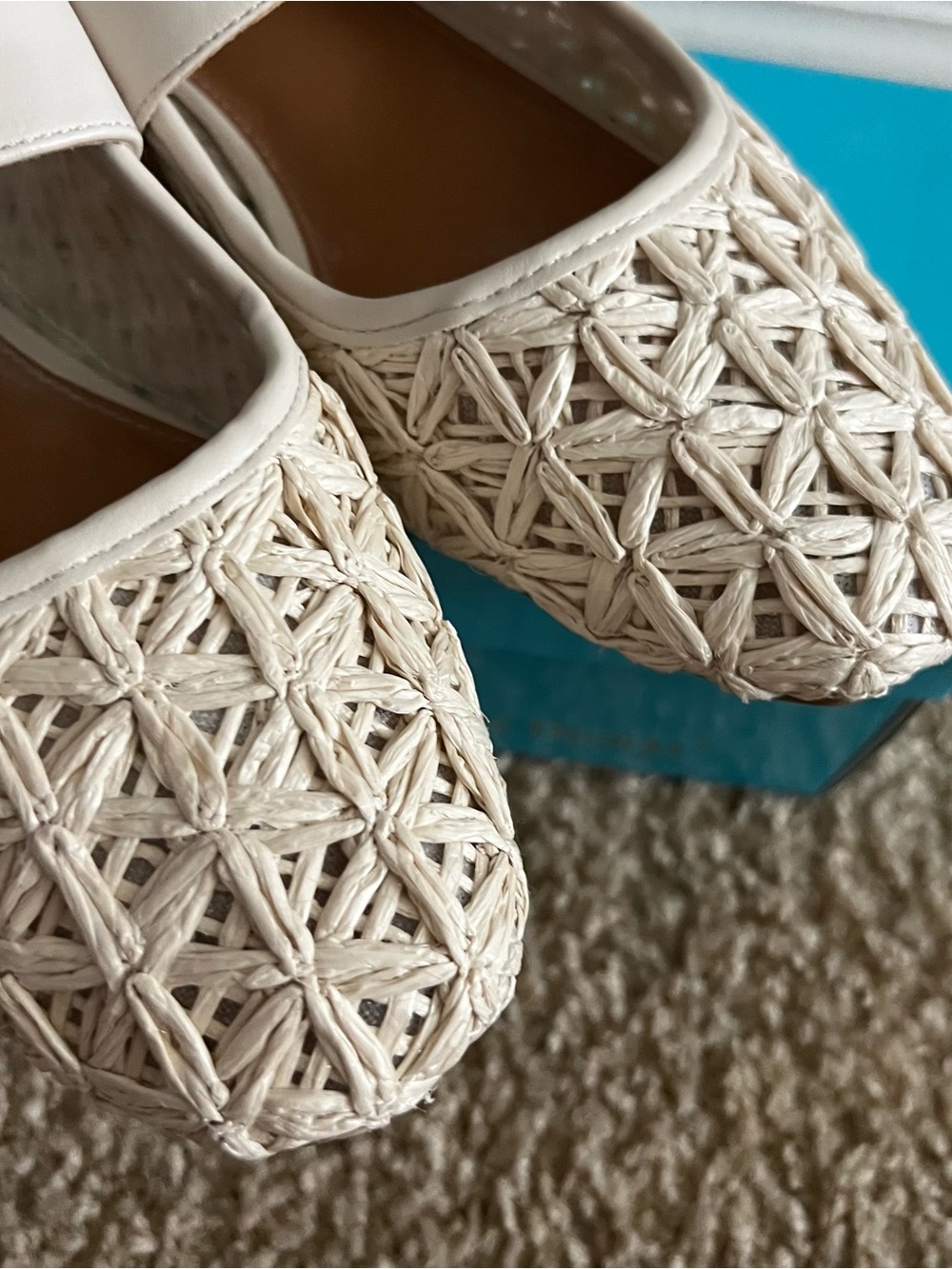 2 PAIRS FLATS SHOES LIKE NEW. CREAM BEIGE COLOR SIZE 8 - Picture 5 of 13